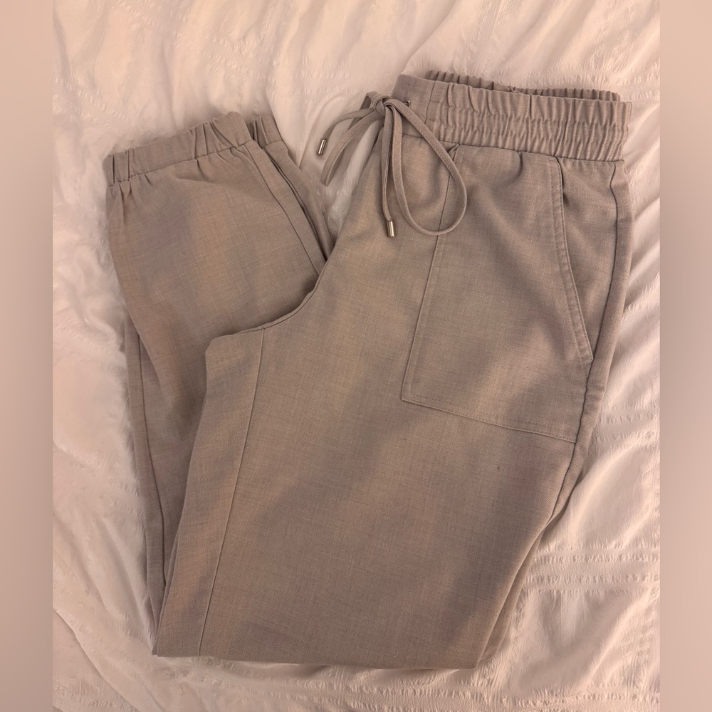 Nine West gray woven drawstring joggers. Size small